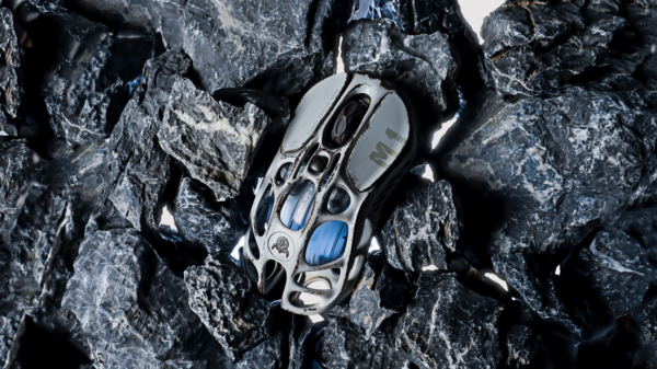 Mercury M1 Pro Gaming Mouse - Battle-Worn Silver Mist